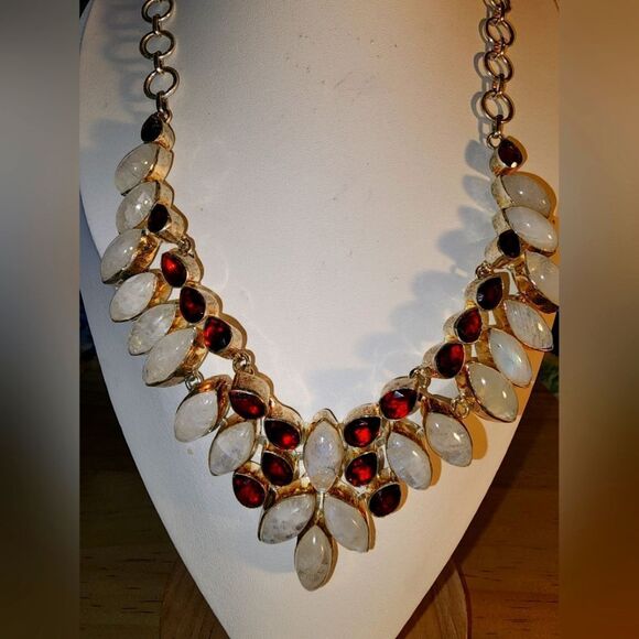 Jewelry - Elegant Silver White and Red Stones Statement Necklace